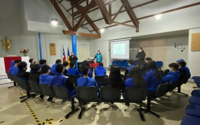 Dr. Waldo Cerpa visita colegio Luterano de Punta Arenas para discutir los efectos biológicos del consumo de alcohol tipo atracón.